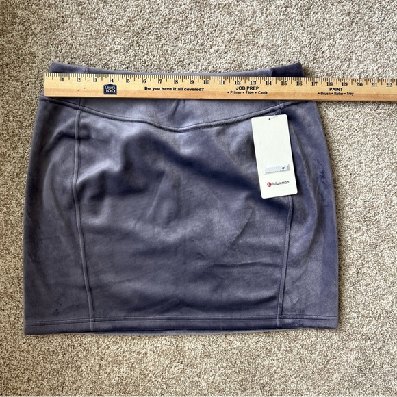 New Lululemon Scuba High-Rise Mini Skirt Velvet NIGHTFALL Size Large Purple NWT - Picture 4 of 5